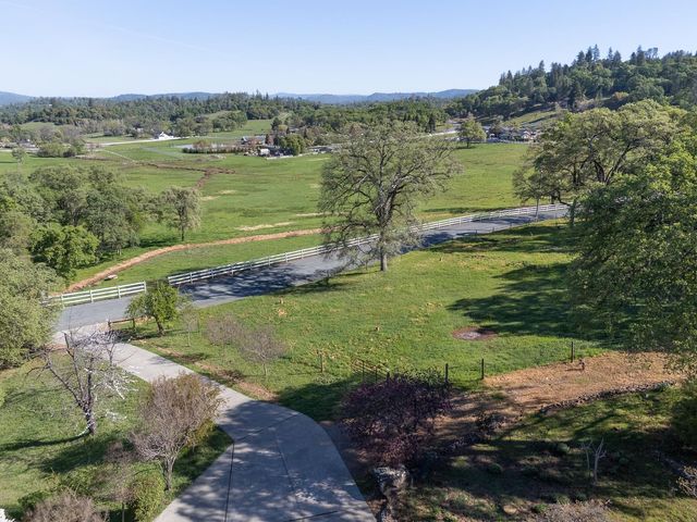 22801 Hidden Ranch Rd, Auburn, CA 95602