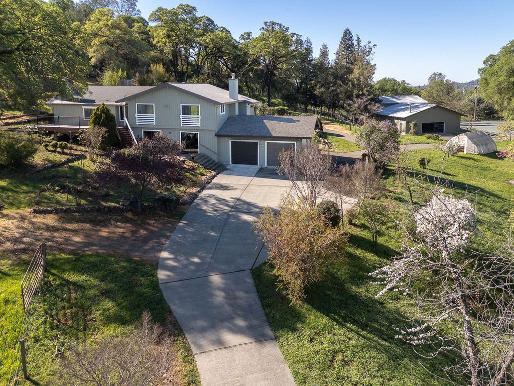 22801 Hidden Ranch Rd, Auburn, CA 95602