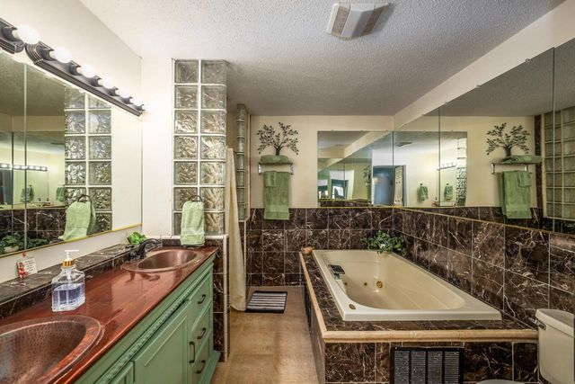 N1963 Wedgewood DRIVE E, La Crosse, WI 54601