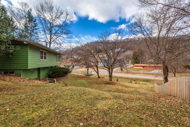 N1963 Wedgewood DRIVE E, La Crosse, WI 54601