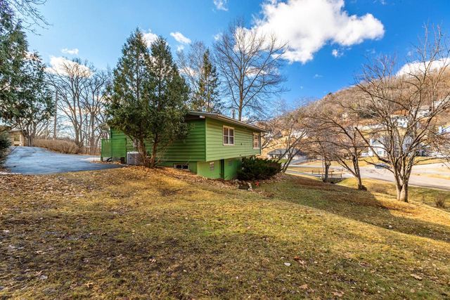 N1963 Wedgewood DRIVE E, La Crosse, WI 54601