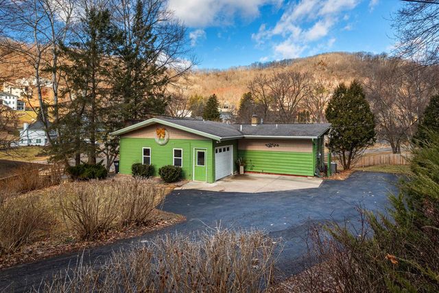 N1963 Wedgewood DRIVE E, La Crosse, WI 54601