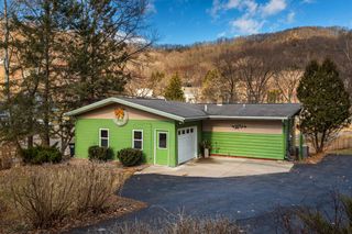 N1963 Wedgewood DRIVE E, La Crosse, WI 54601