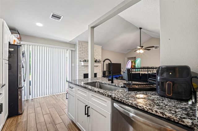 12711 Greenshire Dr Drive, Houston, TX 77048