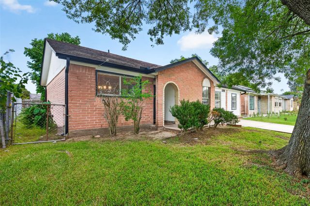 12711 Greenshire Dr Drive, Houston, TX 77048