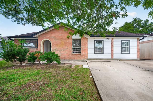12711 Greenshire Dr Drive, Houston, TX 77048