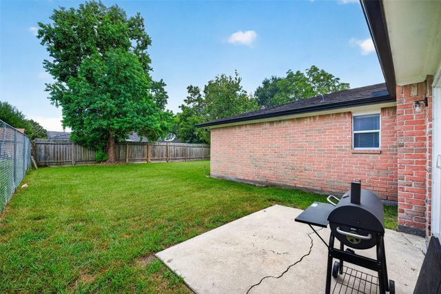 12711 Greenshire Dr Drive, Houston, TX 77048
