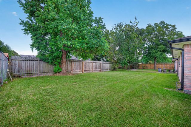 12711 Greenshire Dr Drive, Houston, TX 77048