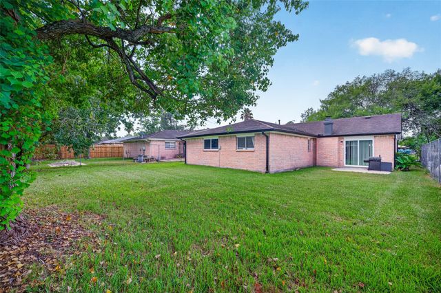 12711 Greenshire Dr Drive, Houston, TX 77048