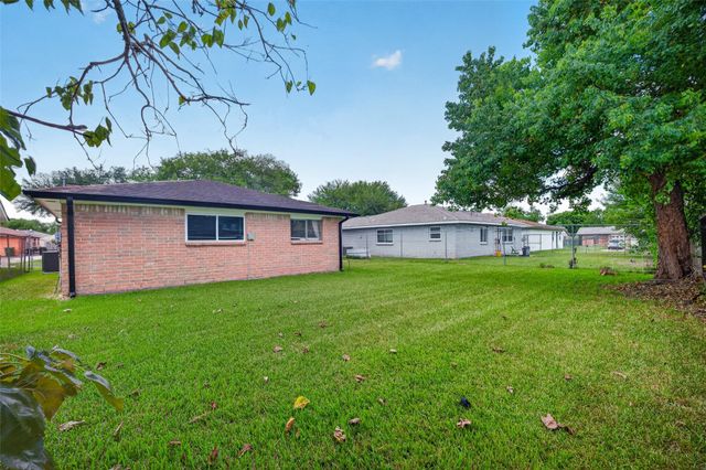 12711 Greenshire Dr Drive, Houston, TX 77048