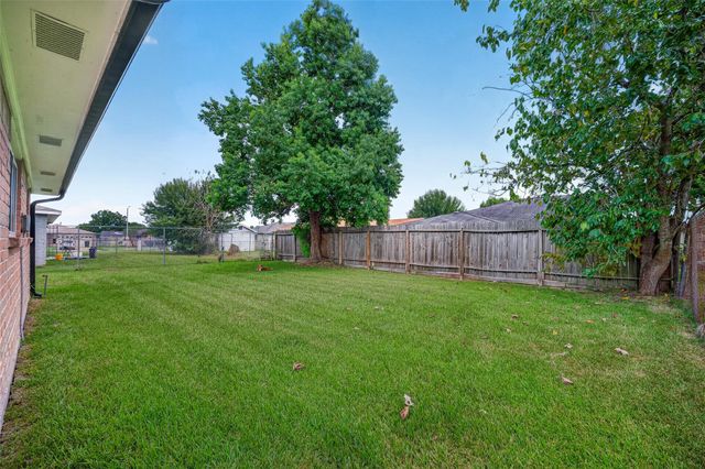 12711 Greenshire Dr Drive, Houston, TX 77048
