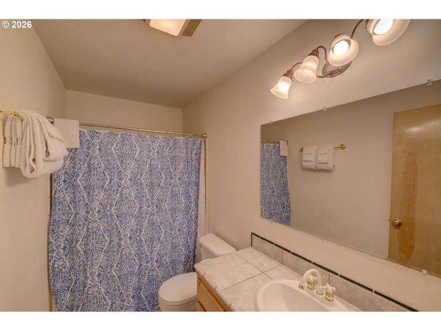 26523 CHIEFTAIN Dr, Rockaway Beach, OR 97136