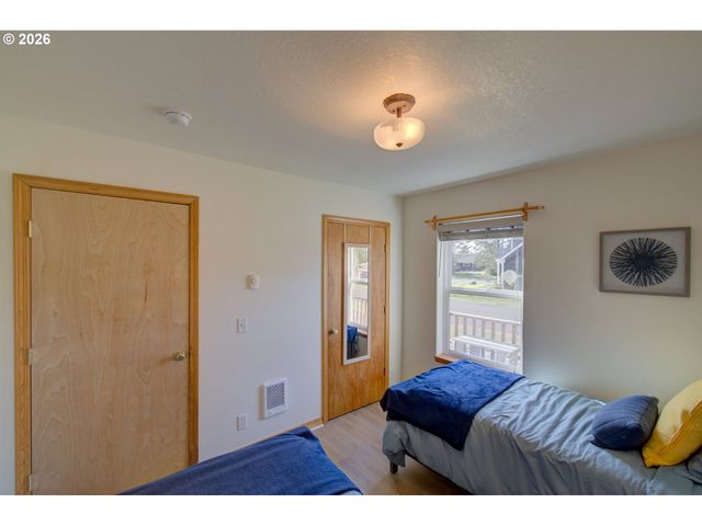 26523 CHIEFTAIN Dr, Rockaway Beach, OR 97136