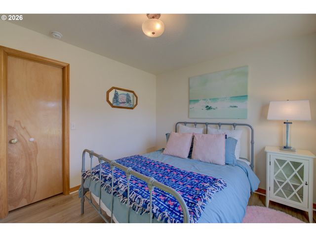 26523 CHIEFTAIN Dr, Rockaway Beach, OR 97136