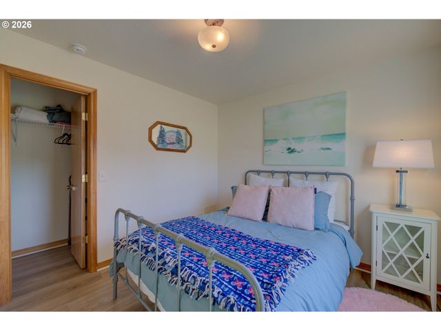 26523 CHIEFTAIN Dr, Rockaway Beach, OR 97136