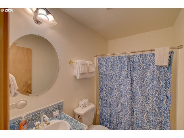 26523 CHIEFTAIN Dr, Rockaway Beach, OR 97136
