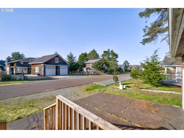 26523 CHIEFTAIN Dr, Rockaway Beach, OR 97136