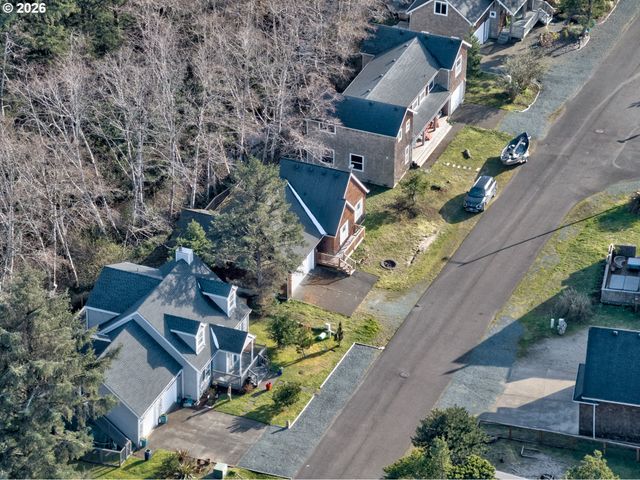 26523 CHIEFTAIN Dr, Rockaway Beach, OR 97136