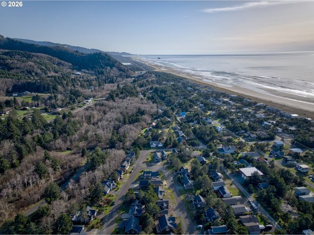 26523 CHIEFTAIN Dr, Rockaway Beach, OR 97136