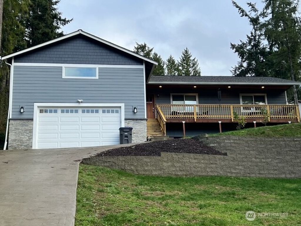 5031 E Rasor Road W, Belfair, WA 98528