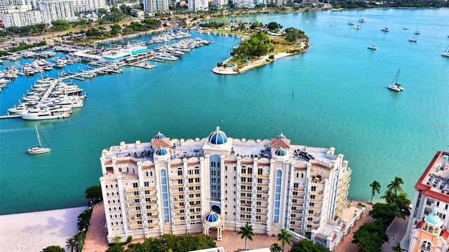 464 GOLDEN GATE POINT 304, Sarasota, FL 34236