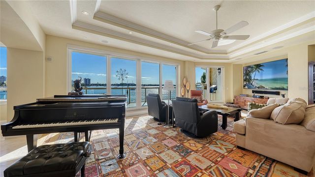 464 GOLDEN GATE POINT 304, Sarasota, FL 34236