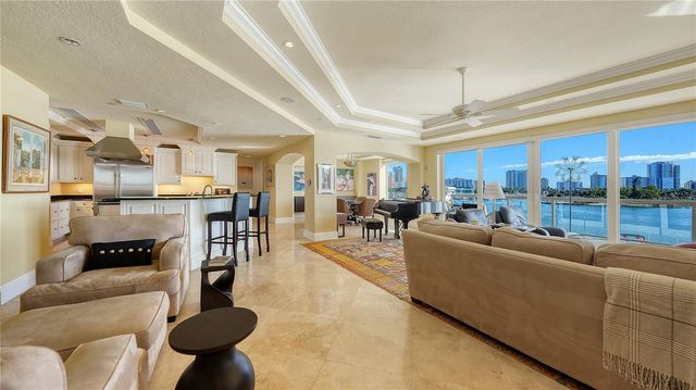 464 GOLDEN GATE POINT 304, Sarasota, FL 34236