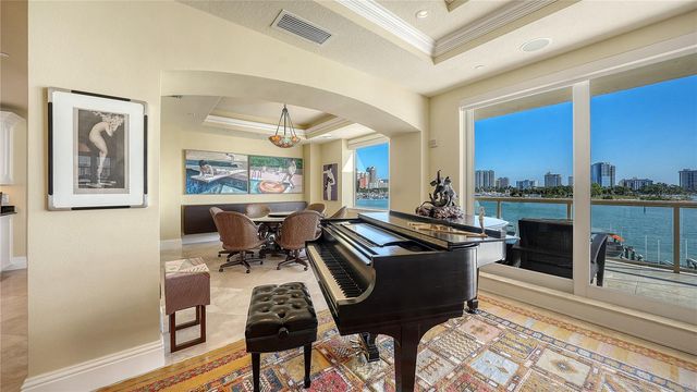 464 GOLDEN GATE POINT 304, Sarasota, FL 34236