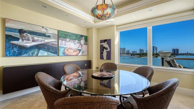 464 GOLDEN GATE POINT 304, Sarasota, FL 34236