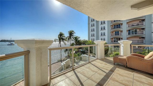 464 GOLDEN GATE POINT 304, Sarasota, FL 34236