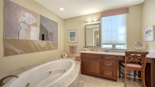 464 GOLDEN GATE POINT 304, Sarasota, FL 34236