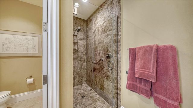 464 GOLDEN GATE POINT 304, Sarasota, FL 34236