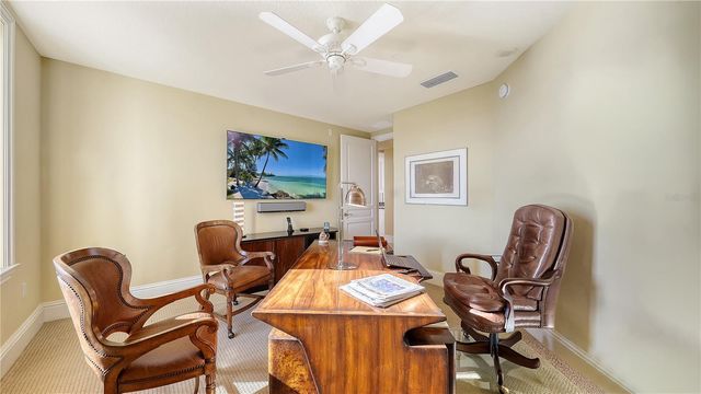 464 GOLDEN GATE POINT 304, Sarasota, FL 34236