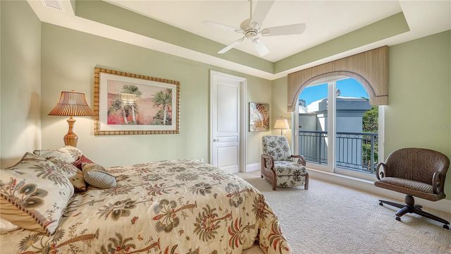 464 GOLDEN GATE POINT 304, Sarasota, FL 34236