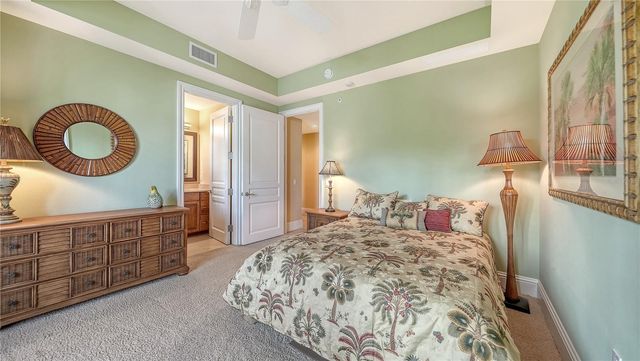 464 GOLDEN GATE POINT 304, Sarasota, FL 34236