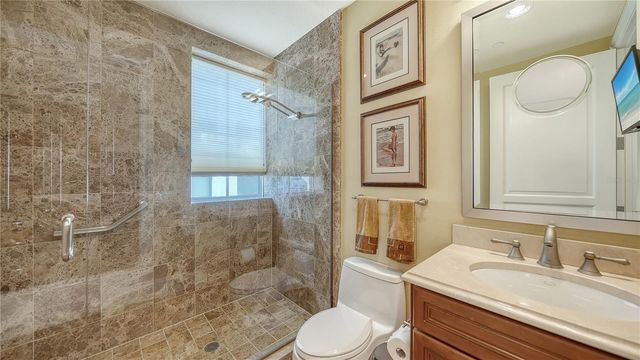 464 GOLDEN GATE POINT 304, Sarasota, FL 34236