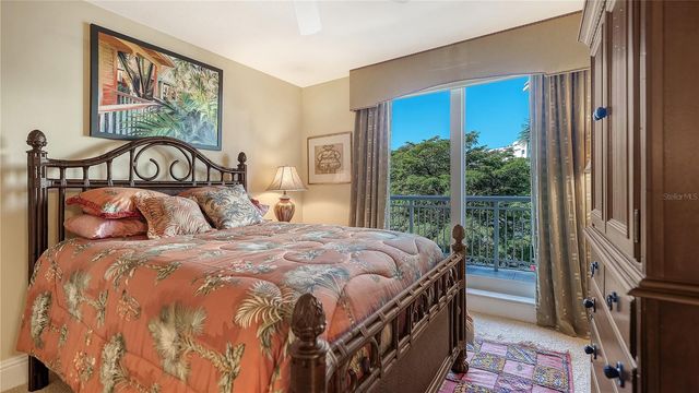 464 GOLDEN GATE POINT 304, Sarasota, FL 34236