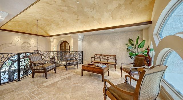 464 GOLDEN GATE POINT 304, Sarasota, FL 34236