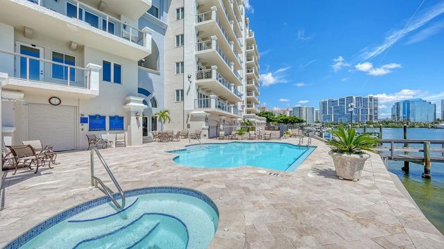 464 GOLDEN GATE POINT 304, Sarasota, FL 34236