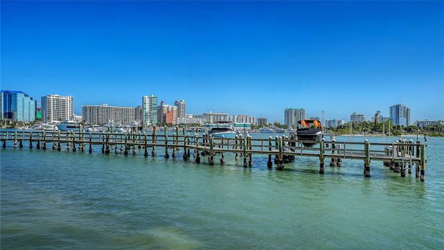 464 GOLDEN GATE POINT 304, Sarasota, FL 34236