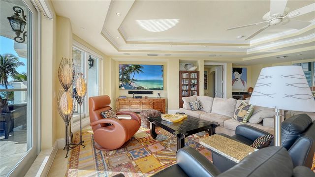 464 GOLDEN GATE POINT 304, Sarasota, FL 34236