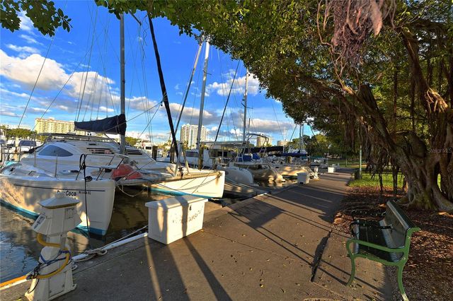 464 GOLDEN GATE POINT 304, Sarasota, FL 34236