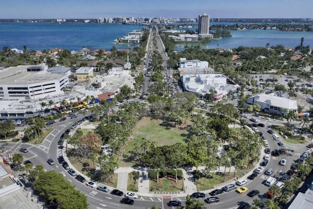 464 GOLDEN GATE POINT 304, Sarasota, FL 34236