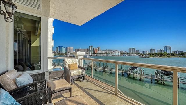 464 GOLDEN GATE POINT 304, Sarasota, FL 34236