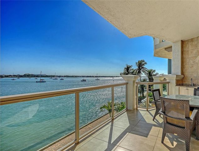 464 GOLDEN GATE POINT 304, Sarasota, FL 34236