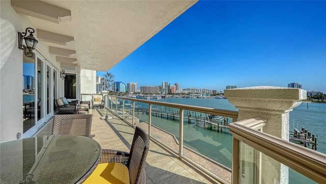 464 GOLDEN GATE POINT 304, Sarasota, FL 34236