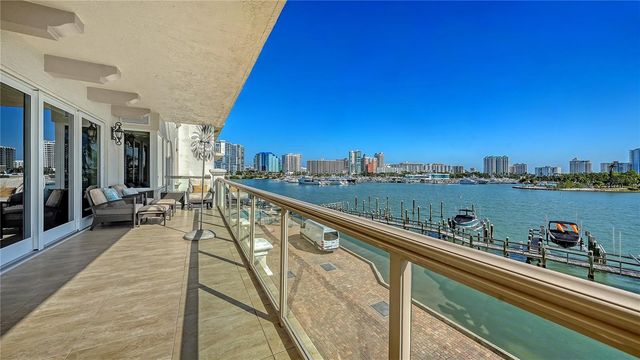 464 GOLDEN GATE POINT 304, Sarasota, FL 34236