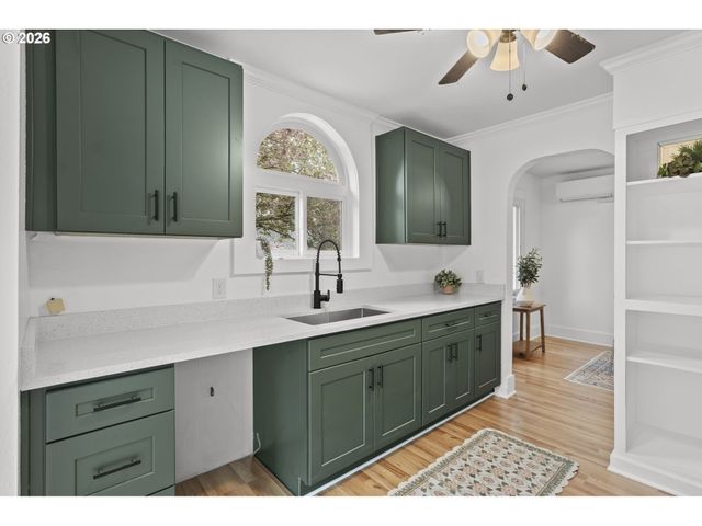 1346 Nw COUCH St, Camas, WA 98607