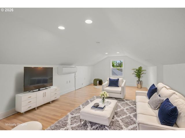 1346 Nw COUCH St, Camas, WA 98607