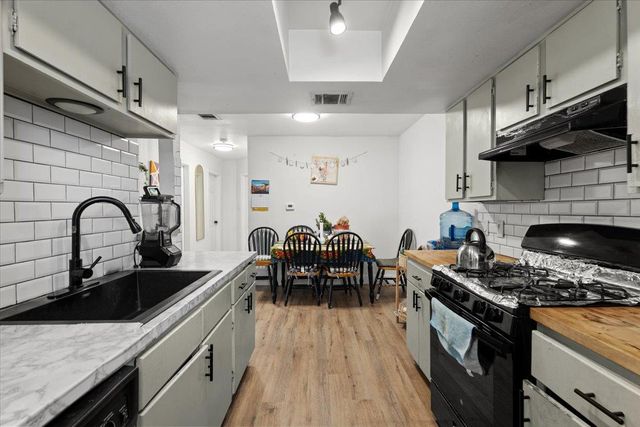 5104 Acorn CV, Austin, TX 78744